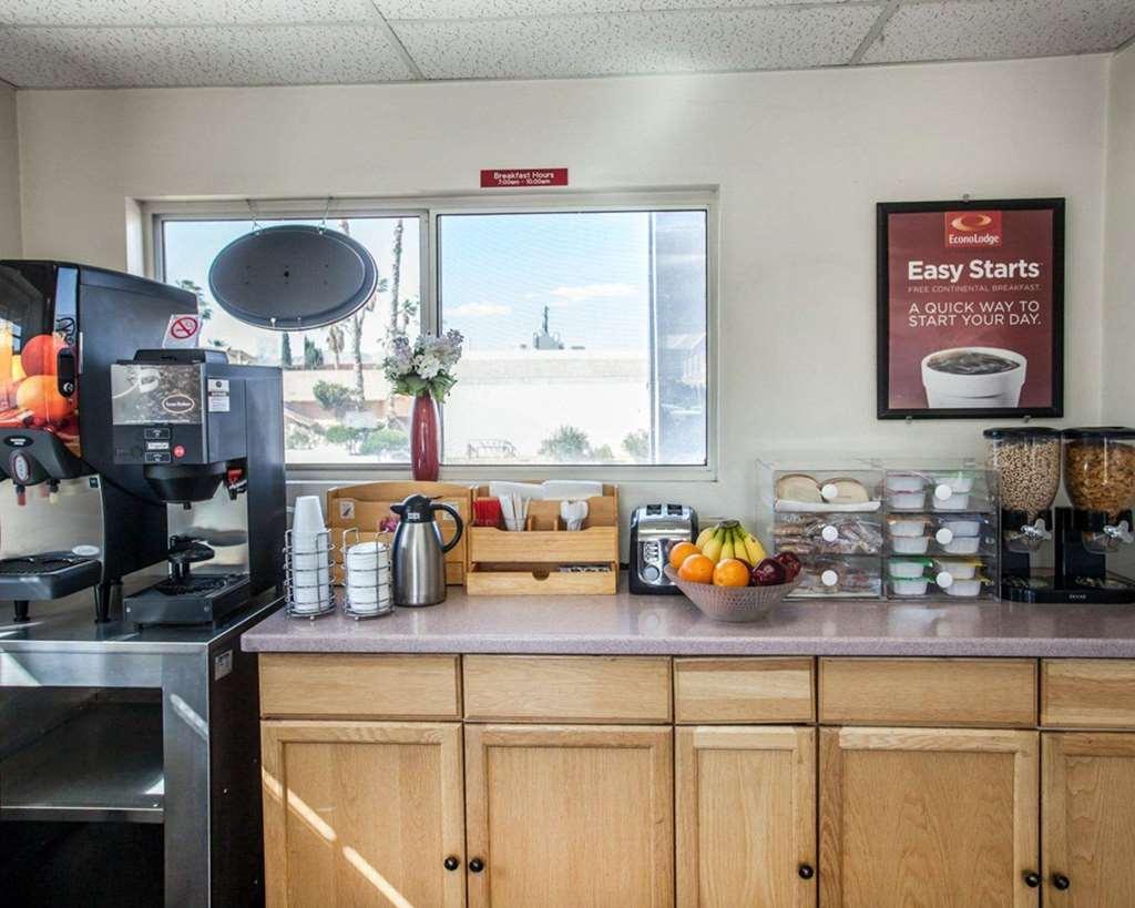 Econo Lodge On Historic Route 66 Barstow Restoran gambar